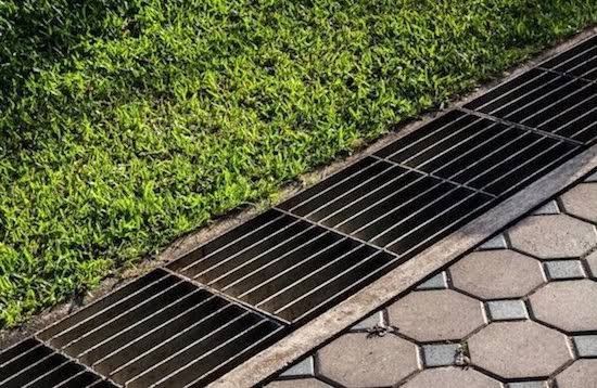 Cara Merancang Drainase Rumahan Bebas Genangan Saat Hujan: